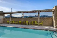 Home2 Suites by Hilton Redding - Pools