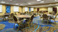 Holiday Inn Express & Suites MIDLAND LOOP 250 by IHG - Parkplatz