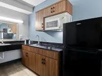 HomeTowne Studios by Red Roof San Antonio E - Frost Bank Center Hotels near Copernicus Park