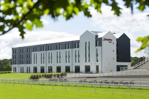 Hampton by Hilton Hamilton Park - Bares
