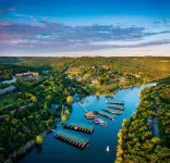 Cozy Ozarks Western Retreat ~ Couples & Small Family Friendly - Chalets