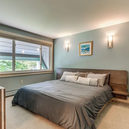Stowe Ski, Bike & Hike Condo w/ Pools & Clubhouse