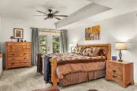 LOG CABIN w/Mtn View, Hot Tub, & Fireplace! - Chalets