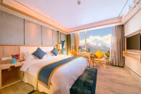 Lijiang ancient city Zangyuan snow mountain view hotel (big water wheel shop) Lijiang otelleri