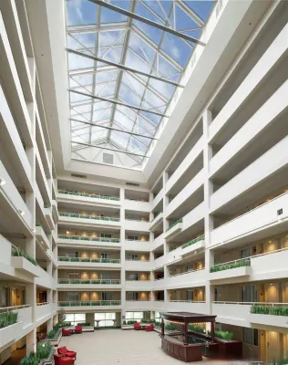 Embassy Suites by Hilton Boston Waltham Hotels near Waltham Museum