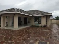 Royal Court Guest House Hoteles en Letlhakane