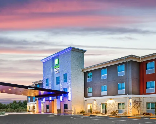 Holiday Inn Express & Suites JUNCTION by IHG Hotel di Junction