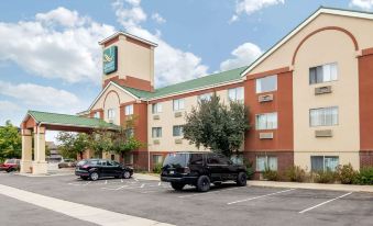 Spark by Hilton Lakewood Denver Southwest