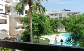 2010-Superb Apt 2 Bedrooms in Complex with Pool