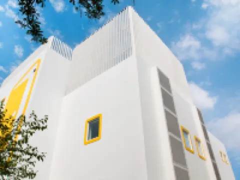 Bloomrooms @ Link Road Hotels near Hazrat Nizamuddin Station