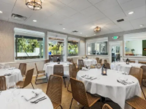 ฮิลตันการ์เด้นอินน์ เดวิส ดาวน์ทาวน์ โรงแรมในเดวิส