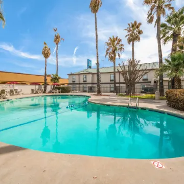 Motel 6 Laredo, TX - North I-35