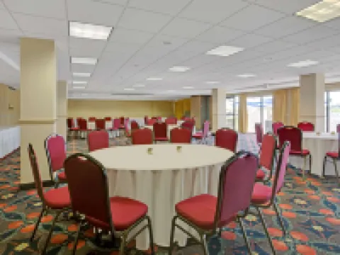 ラマダ バイ ウィンダム サラソタ ウォーターフロント マナティのホテル