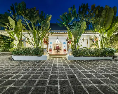 Hotel Tugu Blitar Hotels in Blitar City