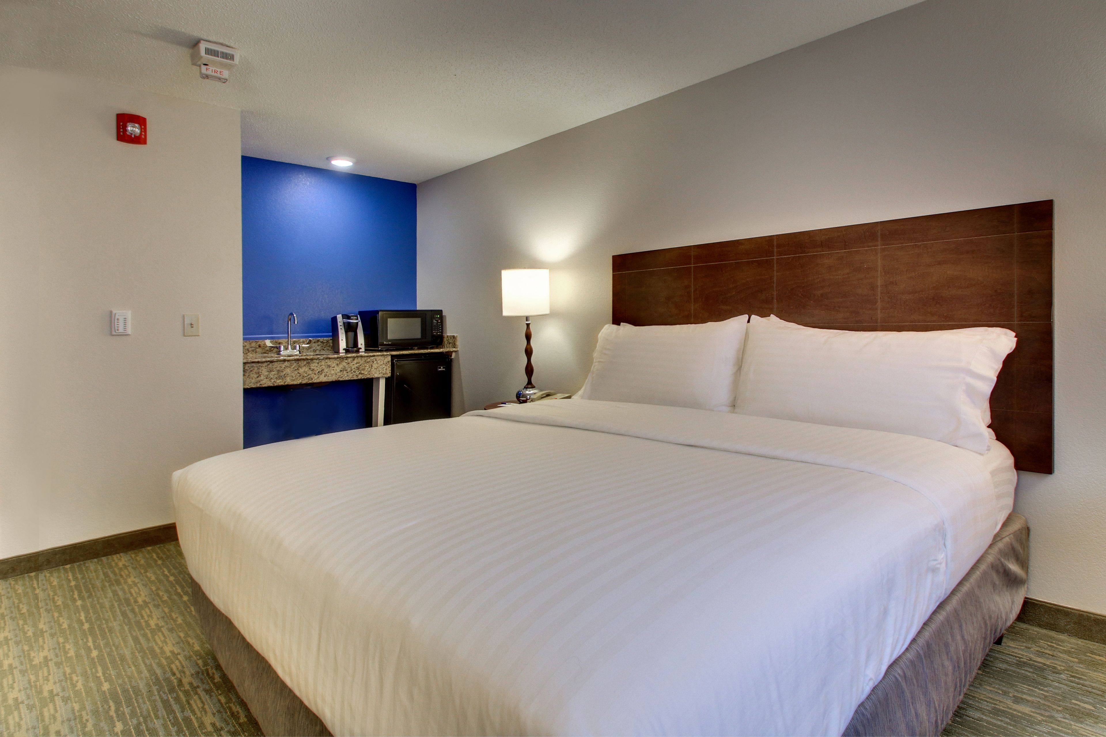 Holiday Inn Express & Suites - Lincoln East - White Mountains, an Ihg Hotel