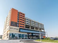 Studio One Hotel Hotels in Motor City