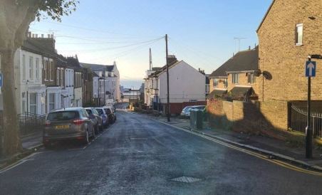 Inviting 3-Bed Apartment in Southend-on-Sea - Housity