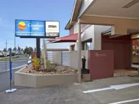 Waves Motel and Apartments