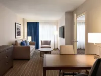 Embassy Suites by Hilton Boston at Logan Airport Отели рядом с достопримечательностью «Музей Конституции USS»