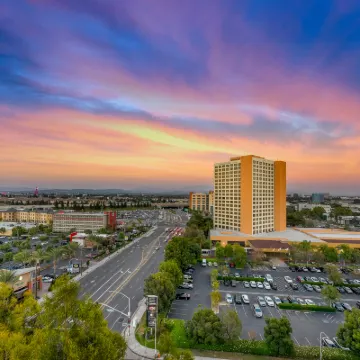 阿納海姆費拉飯店-希爾頓逸林旗下 Anaheim Regional Transportation Intermodal Center附近的飯店
