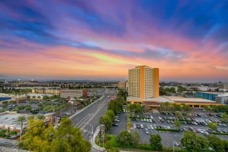 Hotel Fera Anaheim, a DoubleTree by Hilton Отели рядом с достопримечательностью «Университет Чапман»