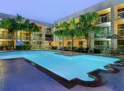 DoubleTree by Hilton Hotel Houston Hobby Airport