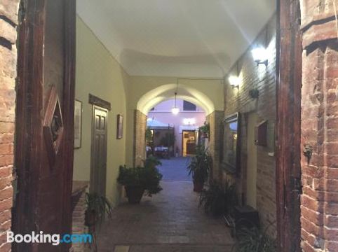 Hotel Fioriti - Housity