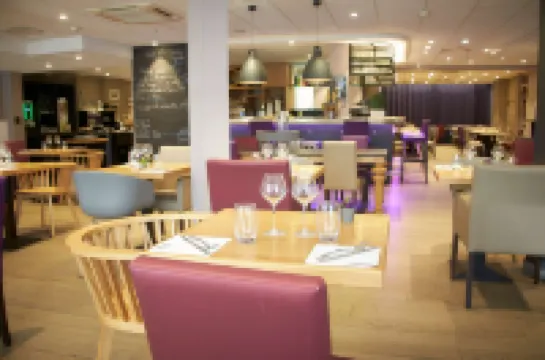 ก็องปานีล ดีฌง ซองเทรอ การ์ โรงแรมในดีฌง