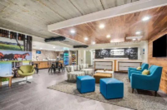 Clarion Pointe Richmond North Near University