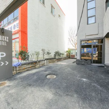 Seven Bricks Hotel Отели в г. Кванъян