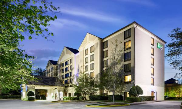 Holiday Inn Express & Suites Alpharetta - Windward Parkway by IHG