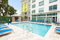 Holiday Inn Express & Suites DORAL - MIAMI by IHG - Pools