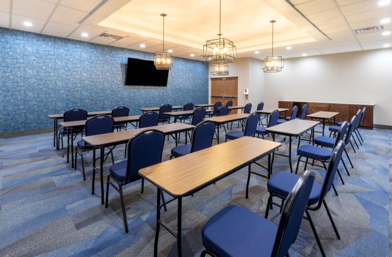 La Quinta Inn & Suites by Wyndham Dallas - Frisco Stadium photo 4