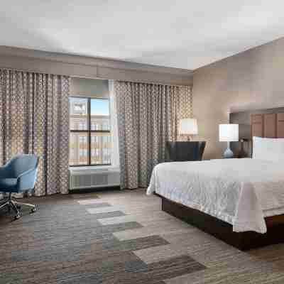 Hampton Inn & Suites Kansas City Downtown Crossroads Rooms