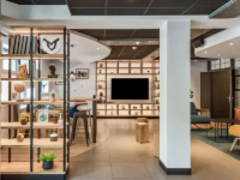 กองปานีล ไพรม์ - ชาร์เทร เซ็นเตอร์ การ์ กาเธดราล โรงแรมในชาทร์