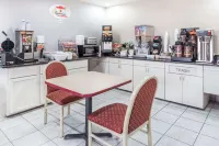 Super 8 by Wyndham Mundelein/Libertyville Area Hotels in Mundelein