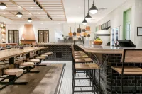 Best Western Plus Baker Street Inn  Convention Centre - parking