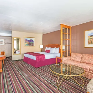 Days Inn & Suites by Wyndham Logan