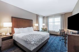 La Quinta Inn & Suites by Wyndham Kansas City Beacon Hill