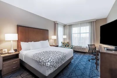 La Quinta Inn & Suites by Wyndham Kansas City Beacon Hill