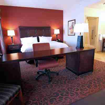 Hampton Inn & Suites Grand Forks Rooms