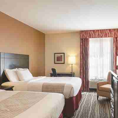 La Quinta Inn & Suites by Wyndham Slidell North Shore Rooms