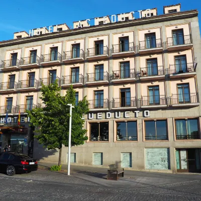 Hotel ELE Acueducto Hotels near Santa Eulalia Church