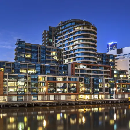 Waterfront Melbourne Apartments Отели в г. Доклендс