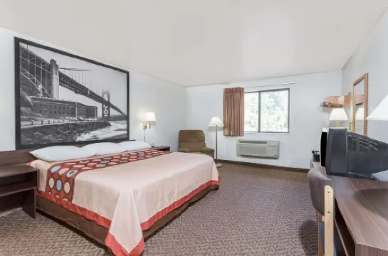 Super 8 by Wyndham Prince Frederick