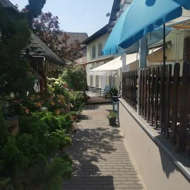 尤娜明恩假日公寓