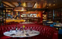 Westport Plaza Hotel, Spa & Leisure - bar