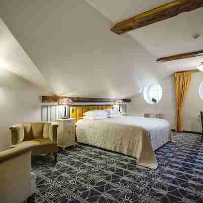 Villa Ammende Restaurant and Hotel Rooms