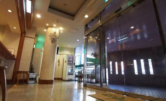2. Hotel Ho..