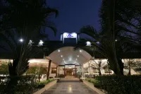 Uks Resort Khopoli 호텔